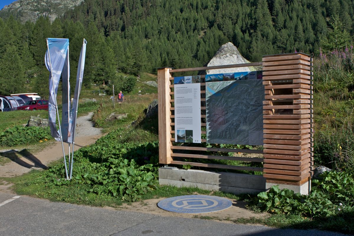 Informationspunkt zum Welterbe Blatten im Lötschental